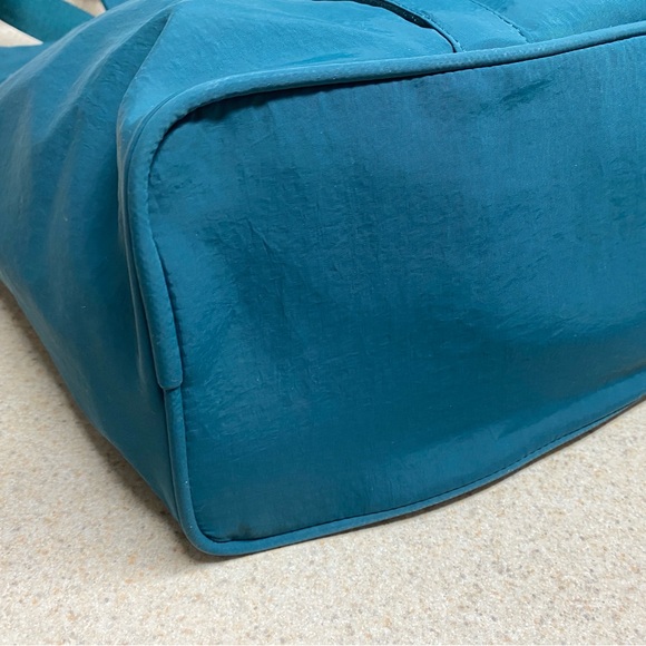 Lululemon Daily Pocket Tote - Picture 4 of 8